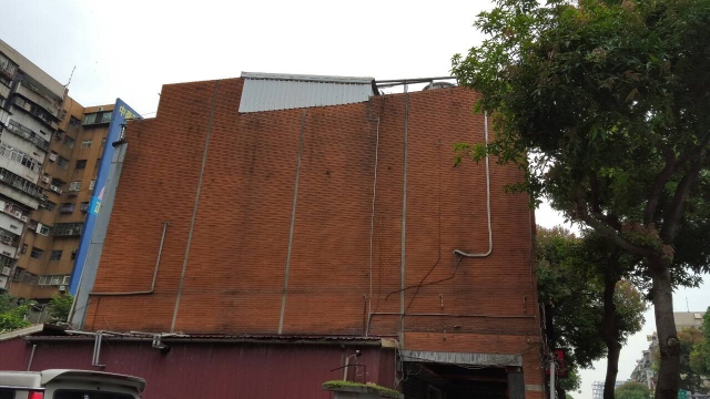 台北市中華路二段三層樓加頂樓獨棟大牆面