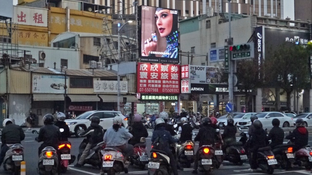高雄博愛路電視牆(義享&好市多商圈)(A版面)